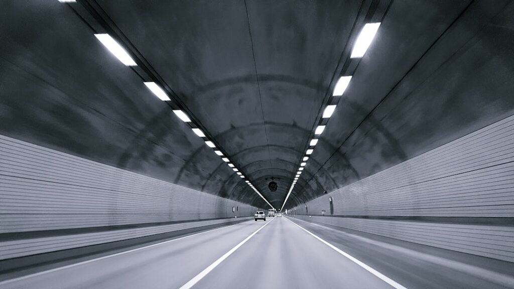 Jak działa GPS w tunelu, kiedy nie widzi satelitów?