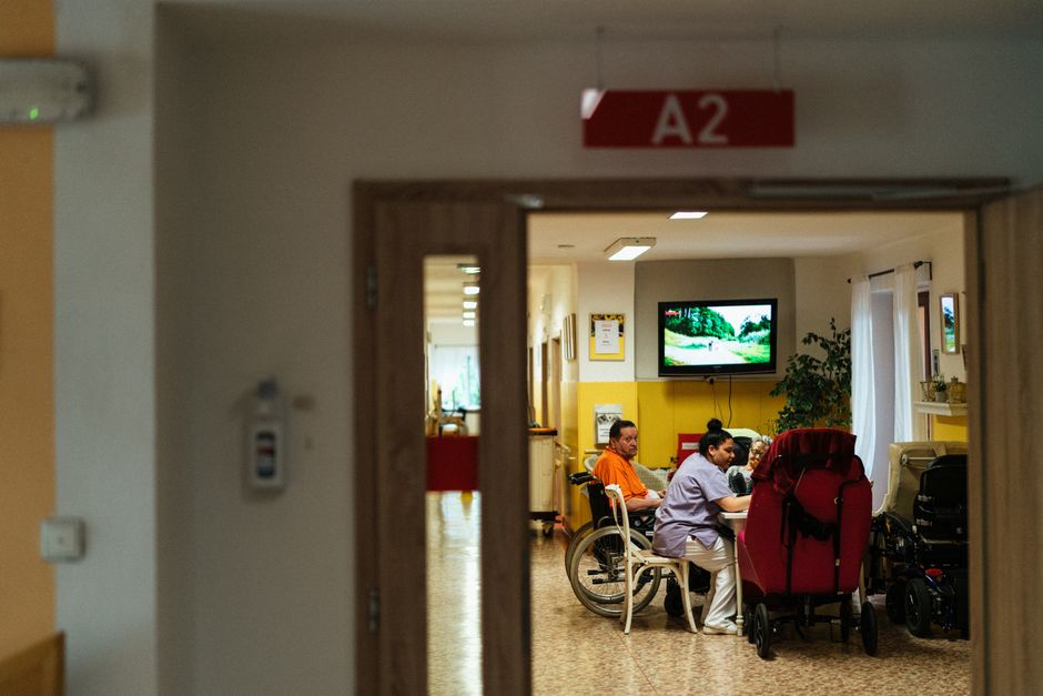 Jak Ministerstwo Rodziny wpływa na system opieki? Rola MRPiPS w zdrowiu publicznym